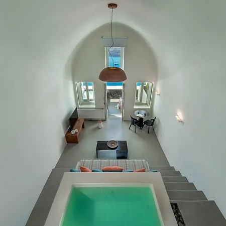 Luxurious Santorini Masionette 1 Bedroom Astounding Caldera Sea Views Private Outdoor Hot Tub Villa *