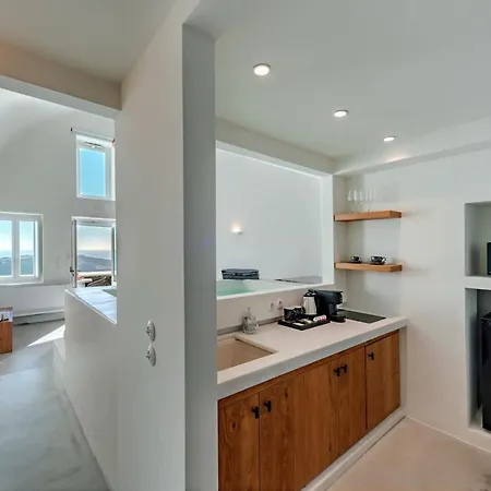 Luxurious Santorini Masionette 1 Bedroom Astounding Caldera Sea Views Private Outdoor Hot Tub Villa