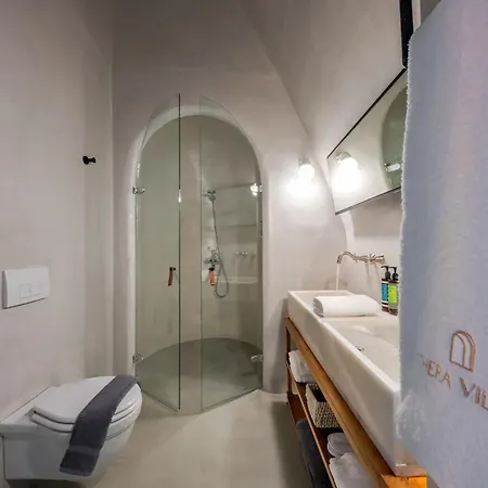 Luxurious Santorini Masionette 1 Bedroom Astounding Caldera Sea Views Private Outdoor Hot Tub * Fira (Santorini)