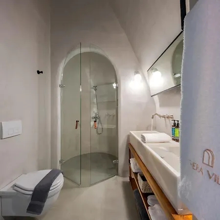 Вилла Luxurious Santorini Masionette 1 Bedroom Astounding Caldera Sea Views Тира